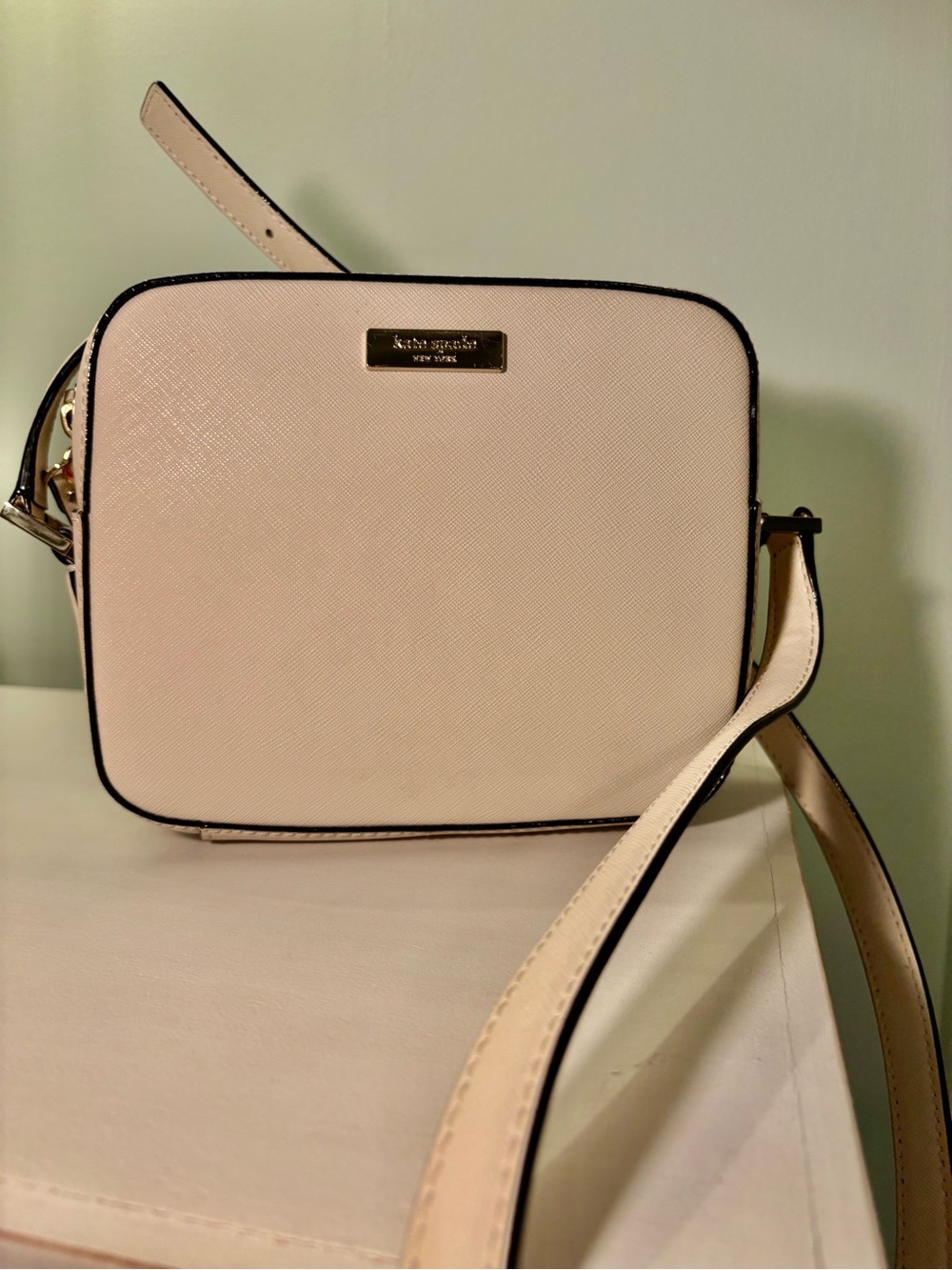 Kate Spade Newbury Lane Cammie Shoulder/Crossbody style purse. Soft Limestone